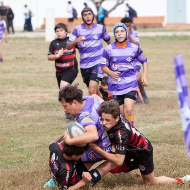 Partido de la Federació Catalana de Rugby con equipación morada sublimada